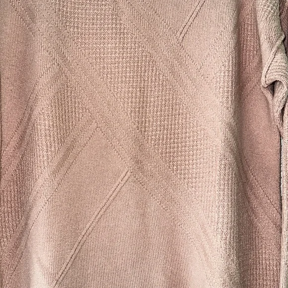 Calvin Klein pink sweater (S) - Picture 2 of 5